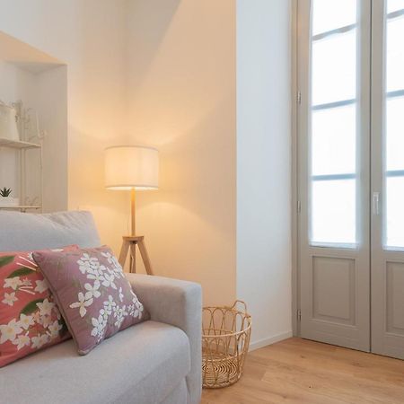 Independence Apartment With Balcony By Rent All Como Eksteriør billede