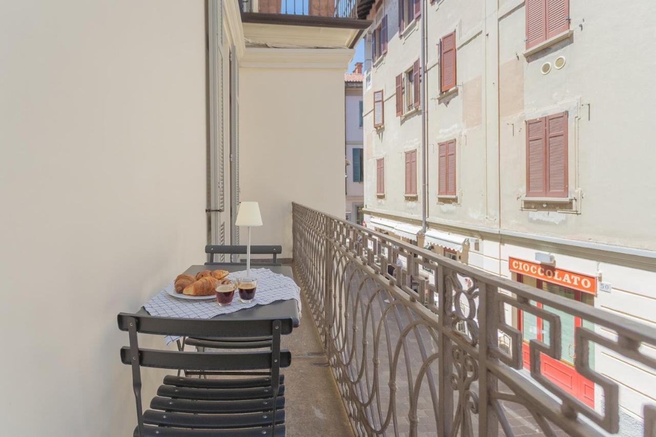 Independence Apartment With Balcony By Rent All Como Eksteriør billede