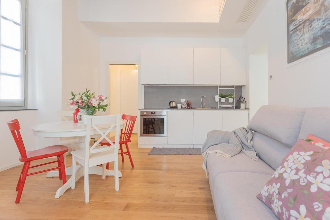 Independence Apartment With Balcony By Rent All Como Eksteriør billede