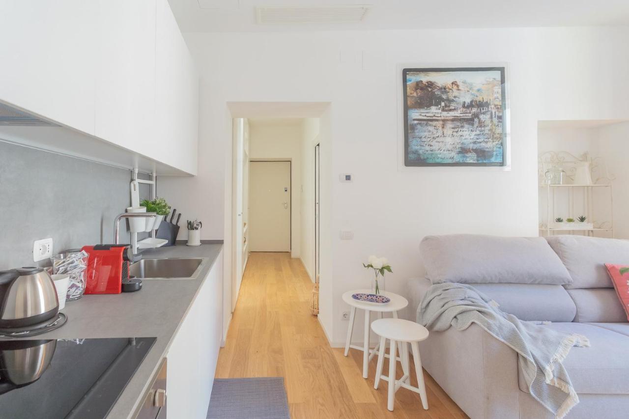 Independence Apartment With Balcony By Rent All Como Eksteriør billede
