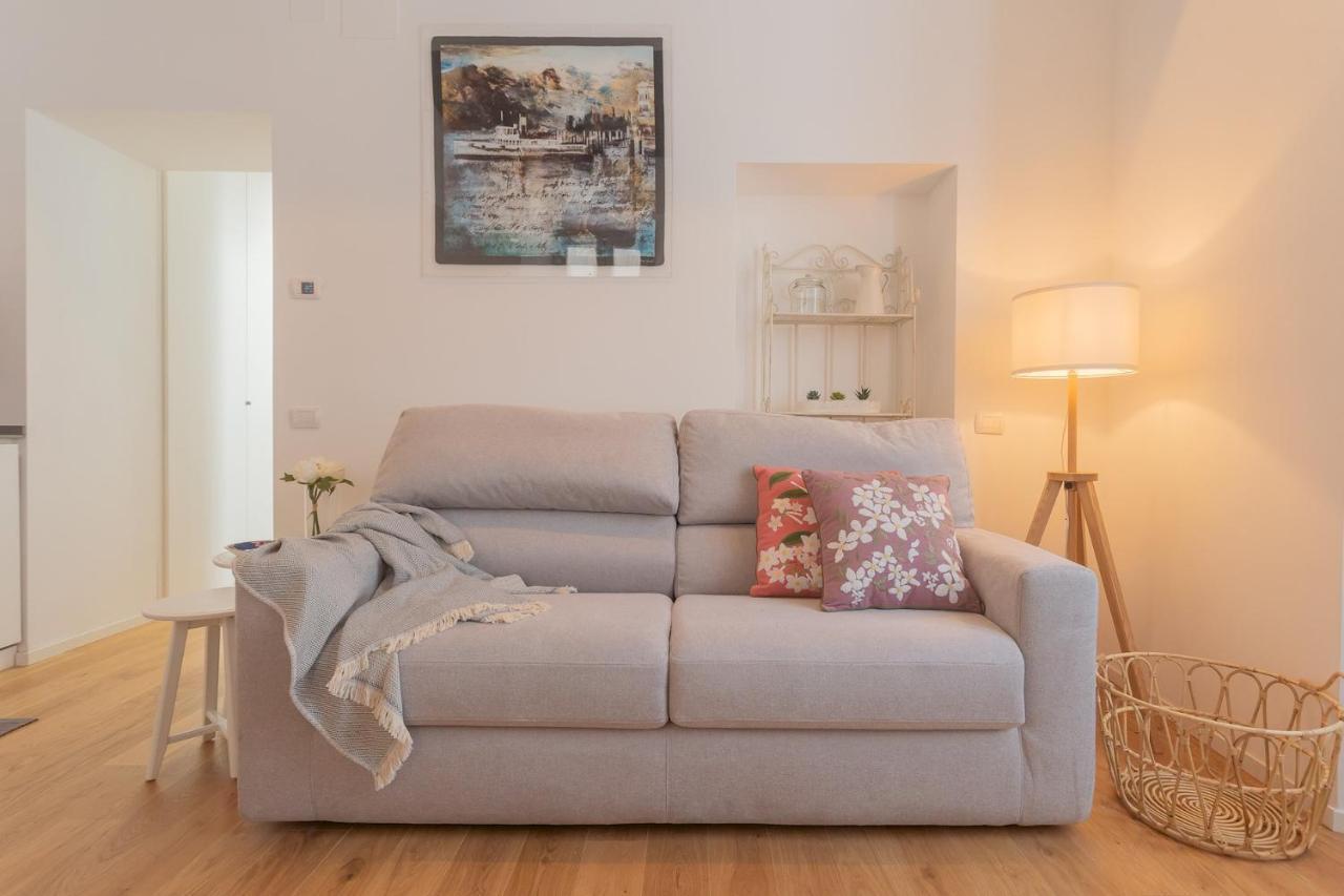 Independence Apartment With Balcony By Rent All Como Eksteriør billede