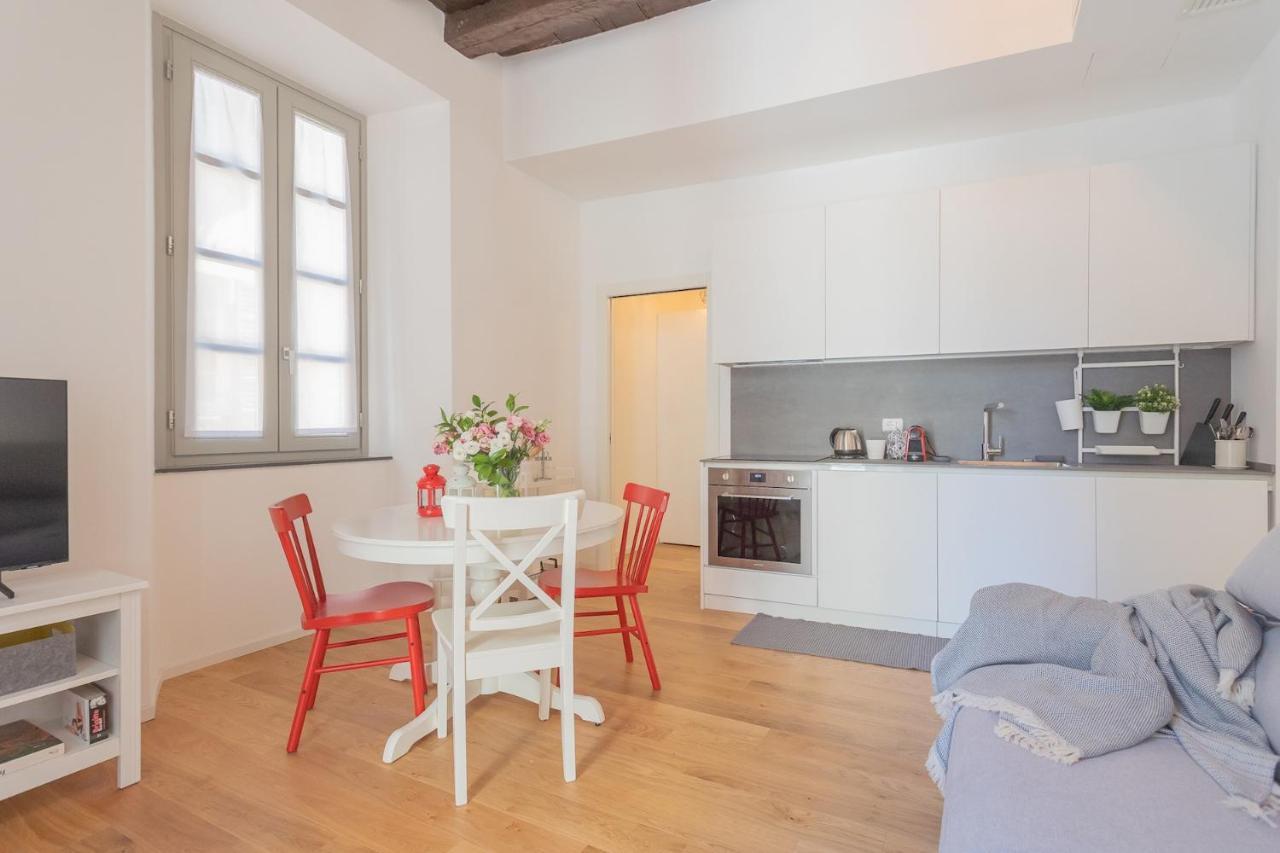 Independence Apartment With Balcony By Rent All Como Eksteriør billede