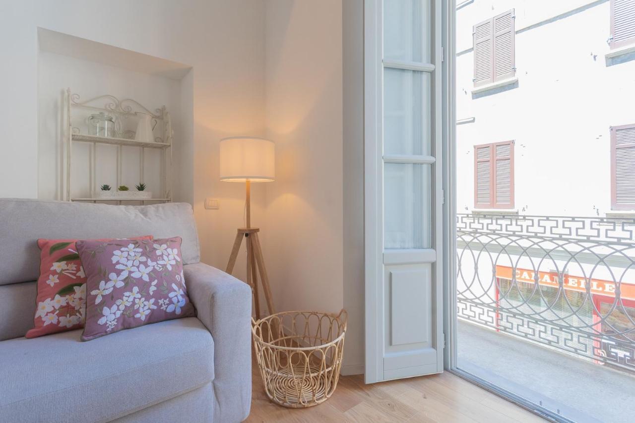 Independence Apartment With Balcony By Rent All Como Eksteriør billede